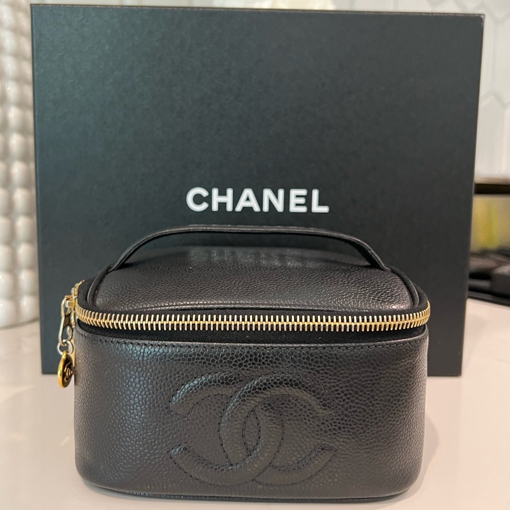 ‼️SOLD‼️ Chanel Vintage CC Timeless Caviar Vanity Cosmetic Makeup Case Black - Picture 1 of 16